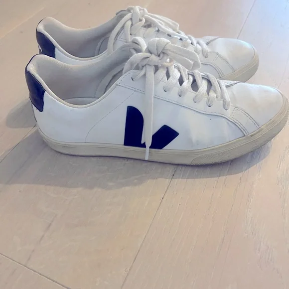 Veja campos shoe. White and black - Picture 1 of 7